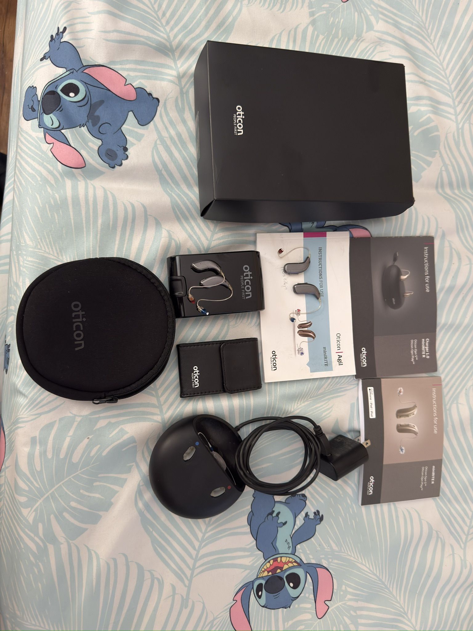 Oticon Hearing Aids With Charger 2 Pairs Reseller Lot ?