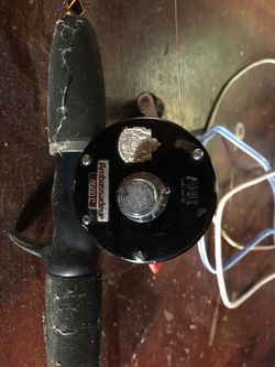 Vintage Abu Garcia Ambassadeur 4600C Red Belo Bait Casting Reel