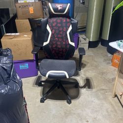 Respawn  gaming chair, practically brand new