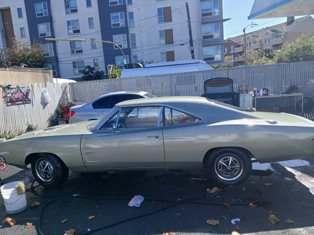 1968 Dodge Charger 383 Engine, 4 Speed Transmission, 4 Barrel Carburator 1 Of 259 Made With 383 , 4 Speed, 4 Barrel Configuration 