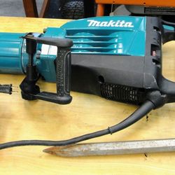 MAKITA HM1307CB 35LB DEMOLITION HAMMER WITH ROLLING CASE 