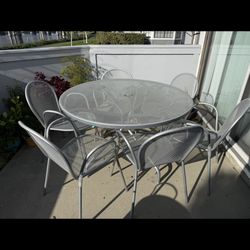 Outdoor Table + 6 Chairs 