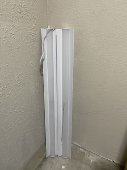 Two light Fixtures / Shop lights