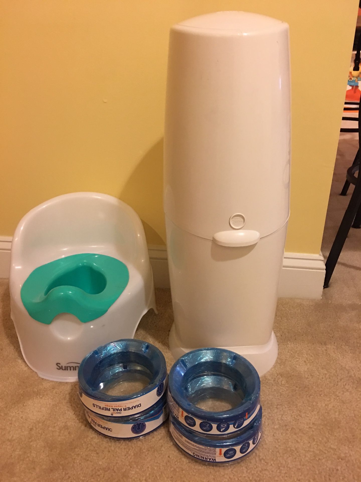 Potty training+ diaper genie + 5 refills