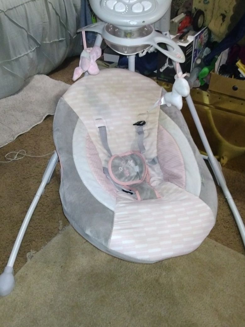 Like new baby swing !!!! Must See !