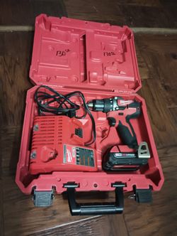 Milwaukee Drill Driver With Battery And Charger 