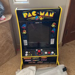 Pac-Man Plus 8 Games Arcade Up