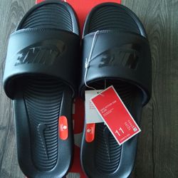 Nike victori one slides size 11 mens