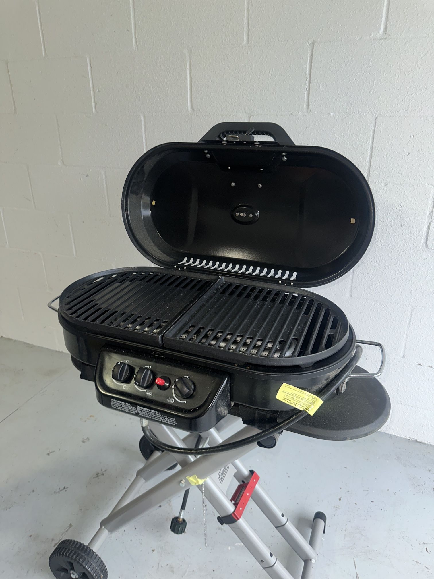 Brand new Coleman Portable Grill (Negotiable)