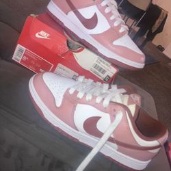W 8.5 NIKE DUNKS LOW VDAY