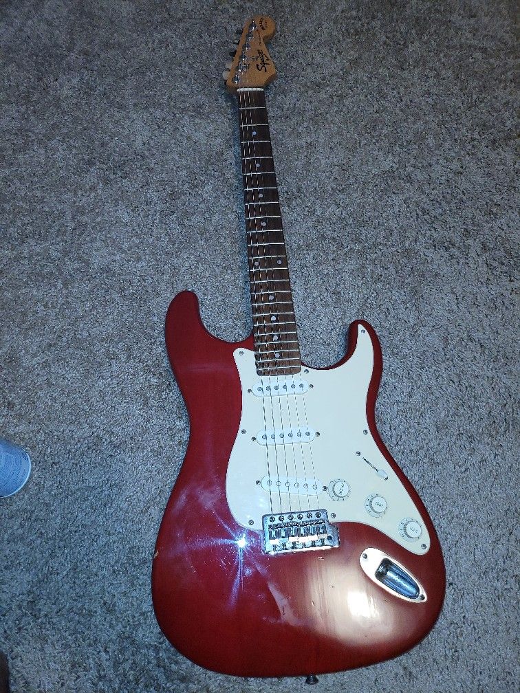 Squier By Fender Stratocaster Bullet Series 