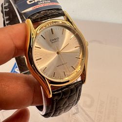 Casio Watch  for Men/Women Standard Size 37mm Diameter Brand New item  Stainless Steel Case  and Leather Band  New Battery Inside .Water Resistant, Ne