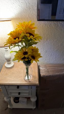 Vase and sunflowers
