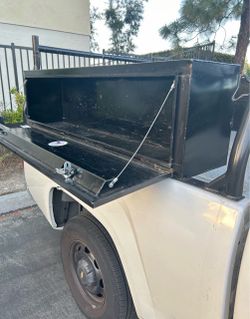 Truck side tool boxes
