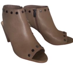 VINCE CAMUTO Ankle Booties Shoes Taupalicious Soft Napa Silk Leather 10W 3 ½” Heel EUC