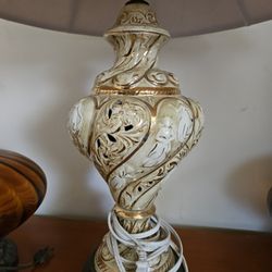 CAPODIMONTE TABLE LAMP