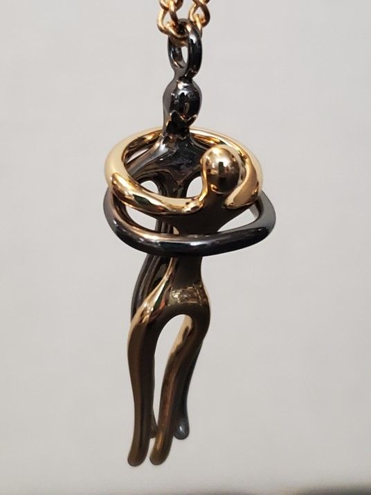 Gold Tone And Dark Grey Metal Hugging Couple Necklace 