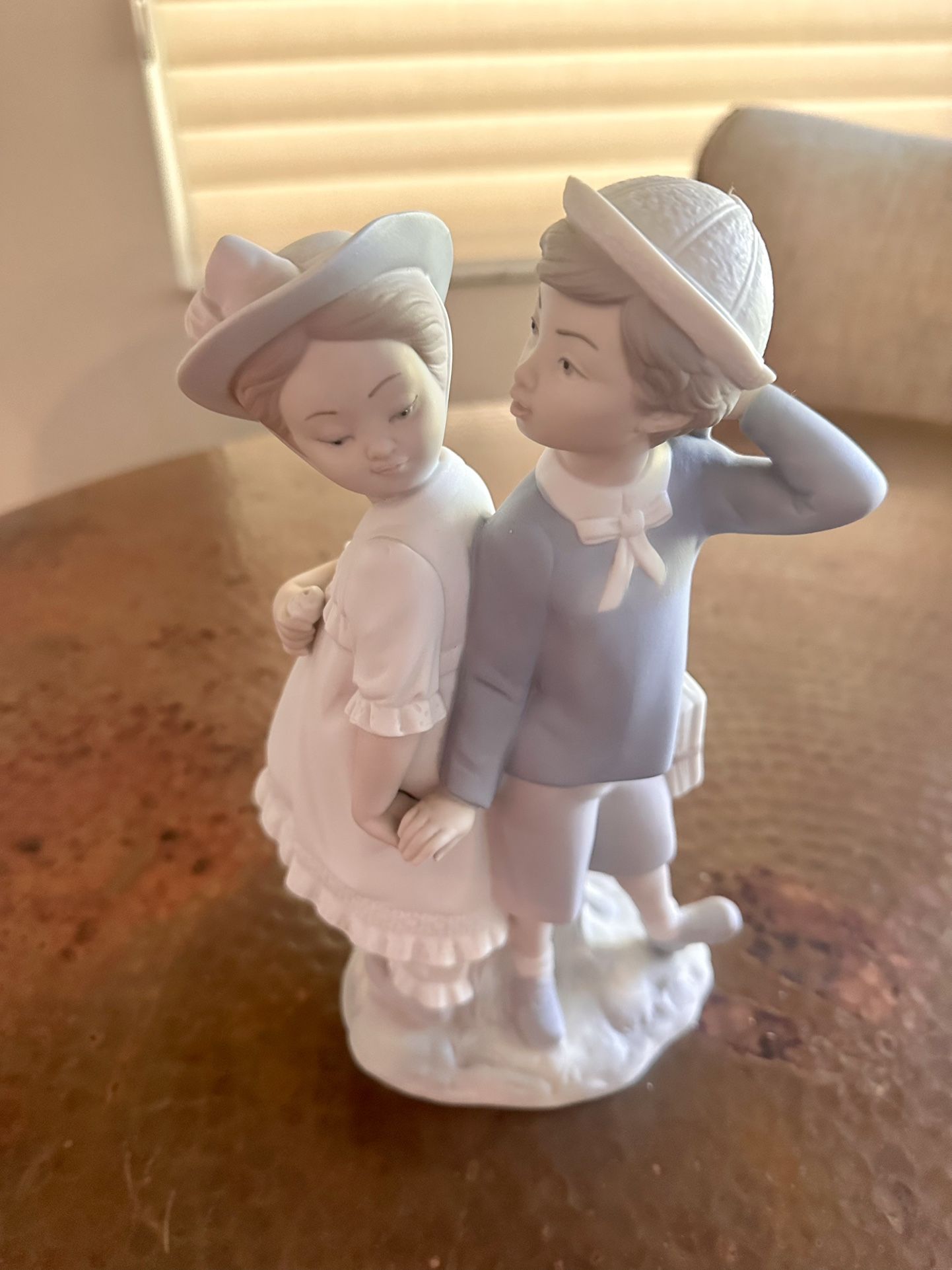 LLADRO “PUPPY LOVE”