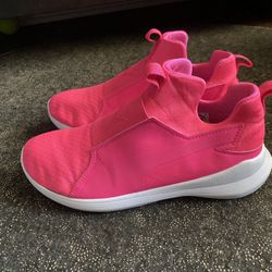 Puma Low Top Hot Pink Women’s 7.5 / Euro 38