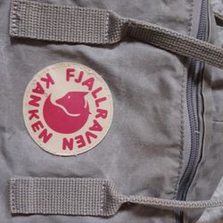 FJALLRAVEN KANKEN BAG (($80 NEW))
