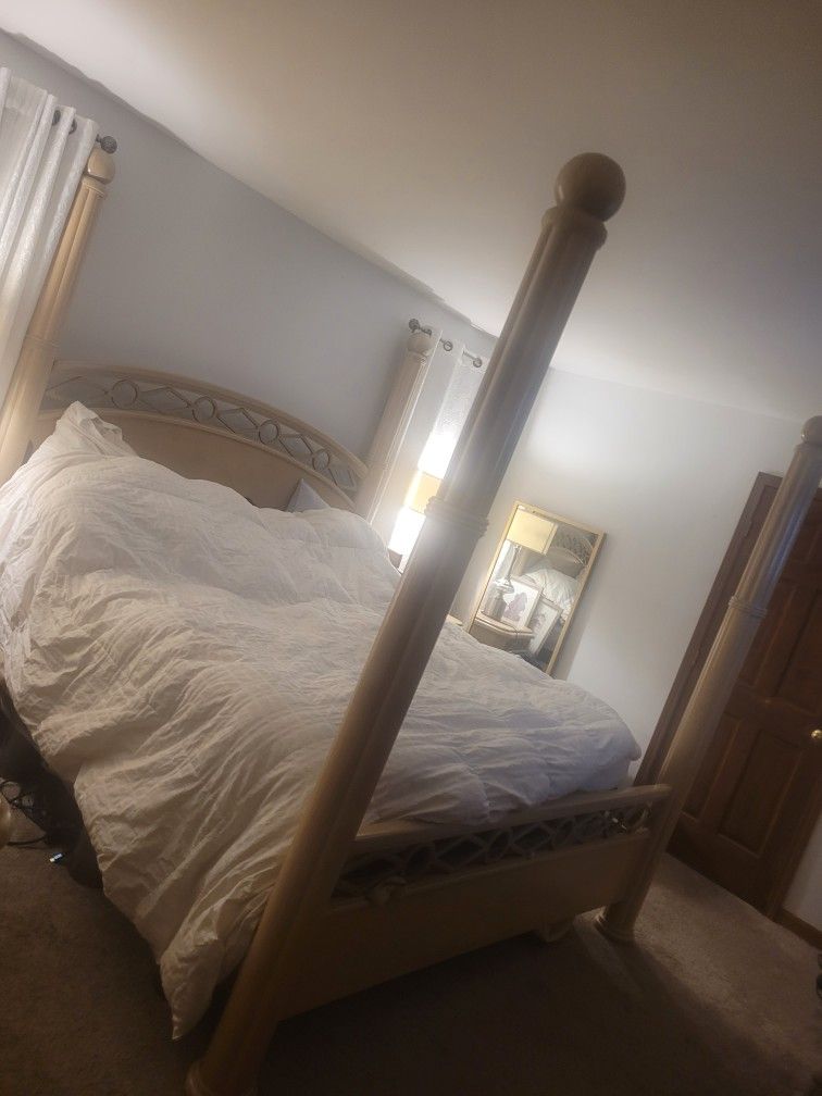 Cali King Bed Set