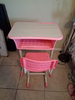 Girl's Desk and Chair $30 Dlls.