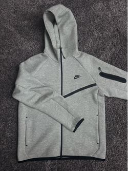 Gray Nike Tech / Medium