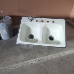 Free Sink And Free Used Toilets 