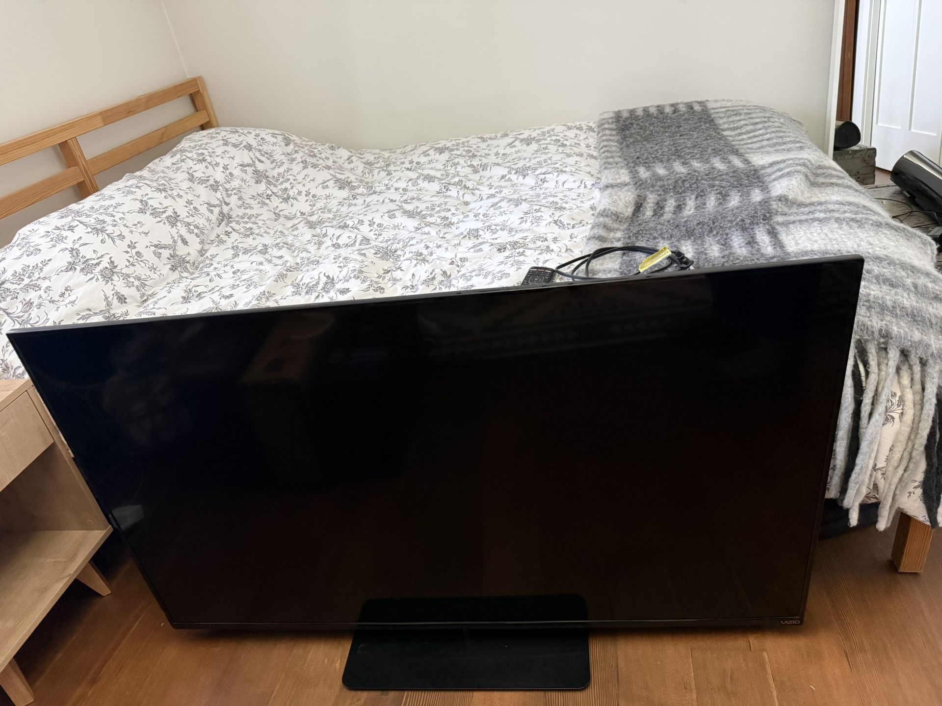 Vizio 55” TV (e550i-b2)