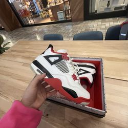 Air Jordan 4