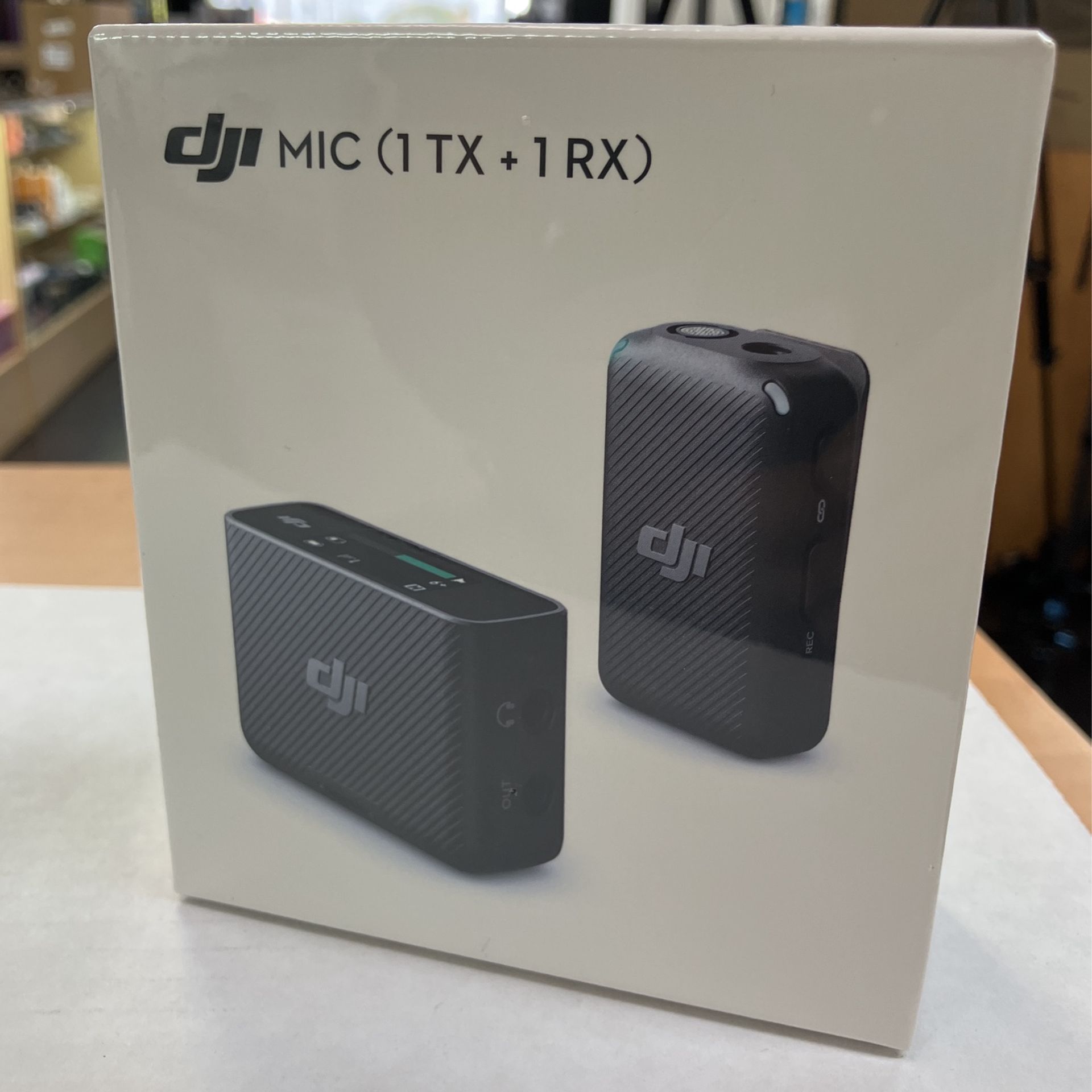 DJI Mic Compact Digital Wireless Microphone System/Recorder for Camera & Smartphone (2.4 GHz)