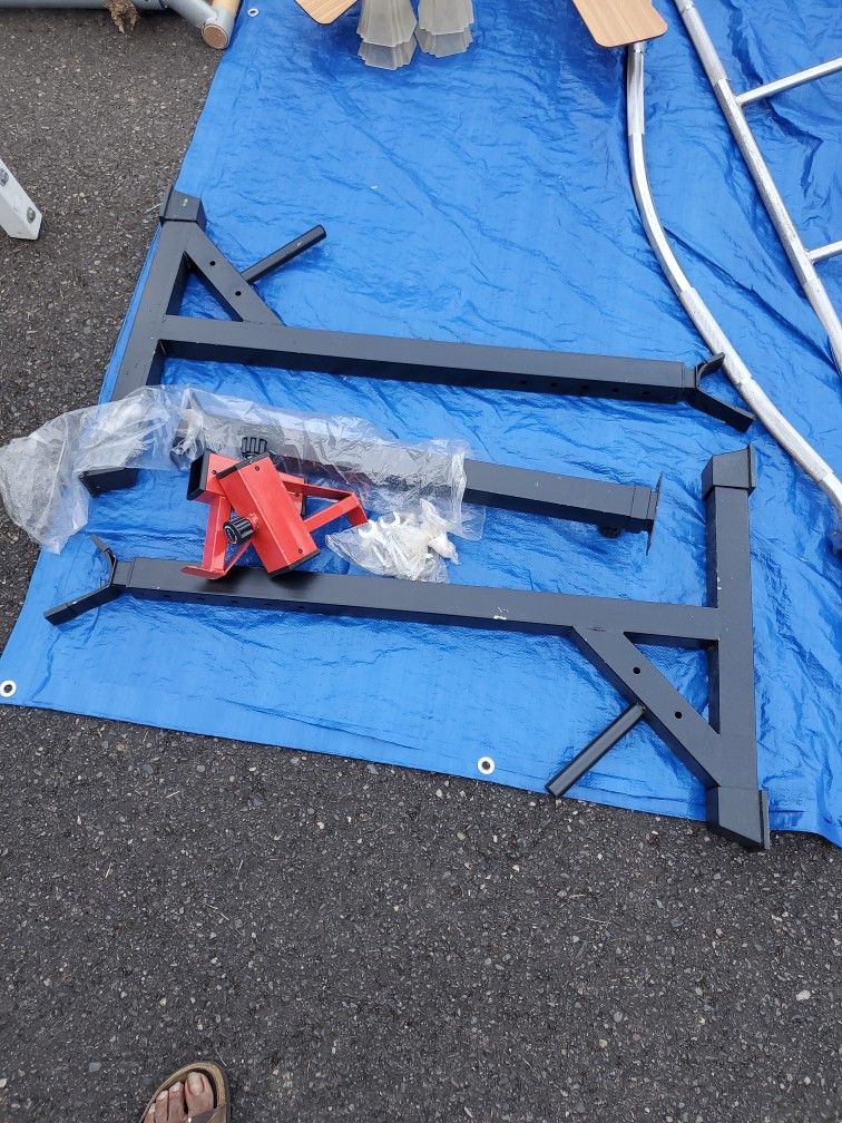 Squat Rack With Plate Holder Pegs