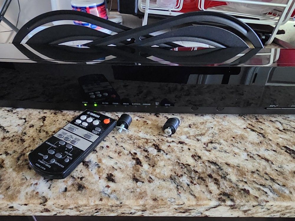 Yamaha ATS 1030 Soundbar with remote