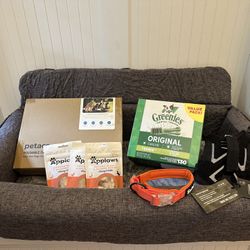 Pet Bundle (Greenies, treats, Bed )