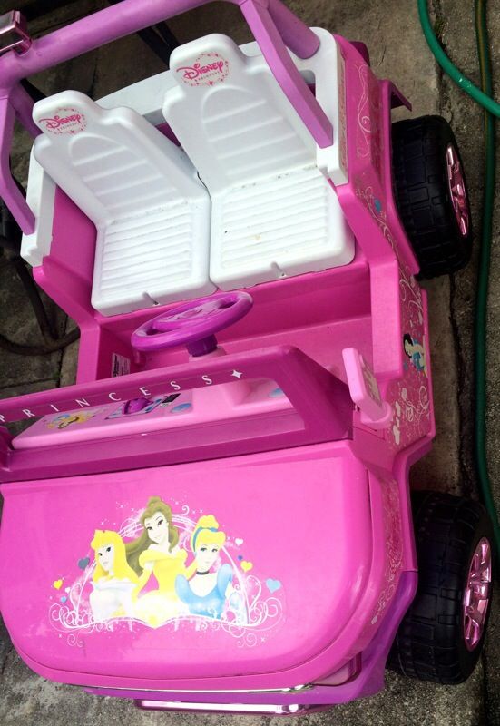Disney Princess Motion Trendz Car (Needs Battery/Charger)