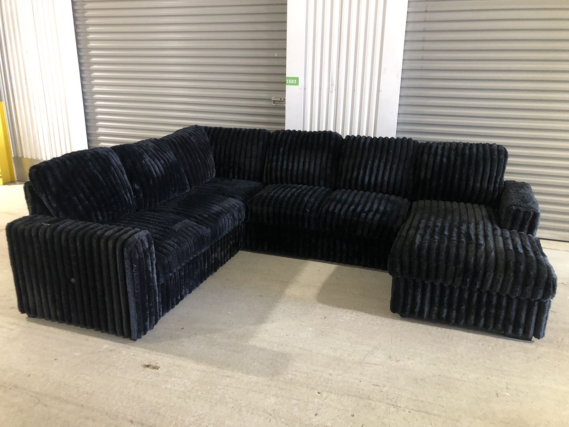 3pc Black Fluffy Sectional 