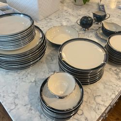 Gorgeous Gray Silverish Blue Flintridge California Contessa Pattern 