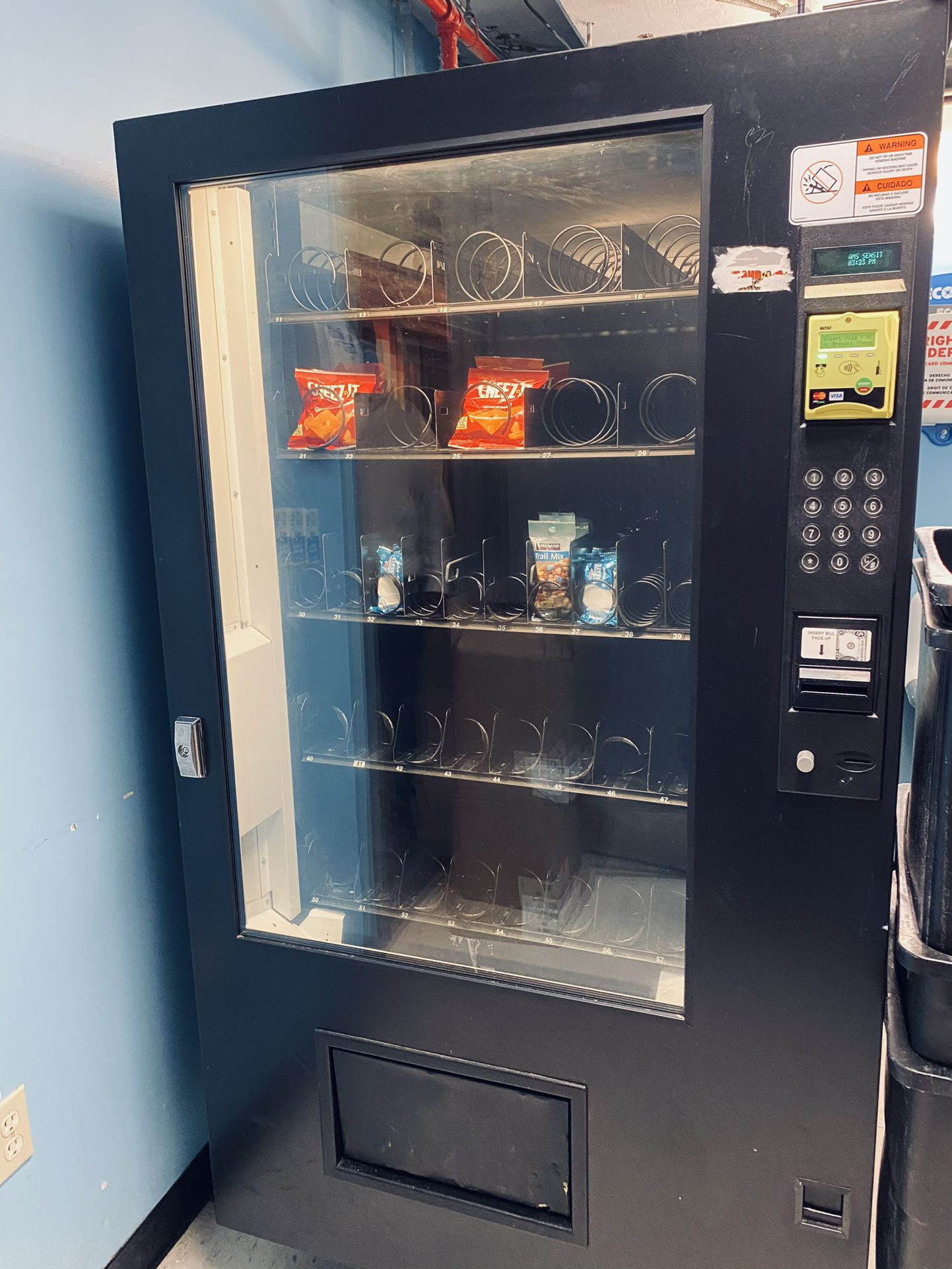 Vending Machine with brand new Nayax Credit Card Reader!!