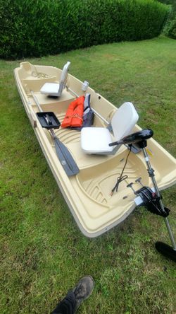 12' Sundolphin Jon boat with 44lb thrust electric motor