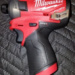 Milwaukee M12 Surge 