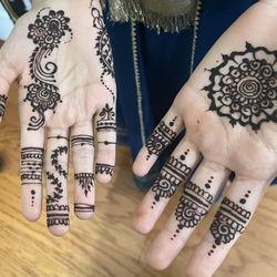 Henna Artist Available!