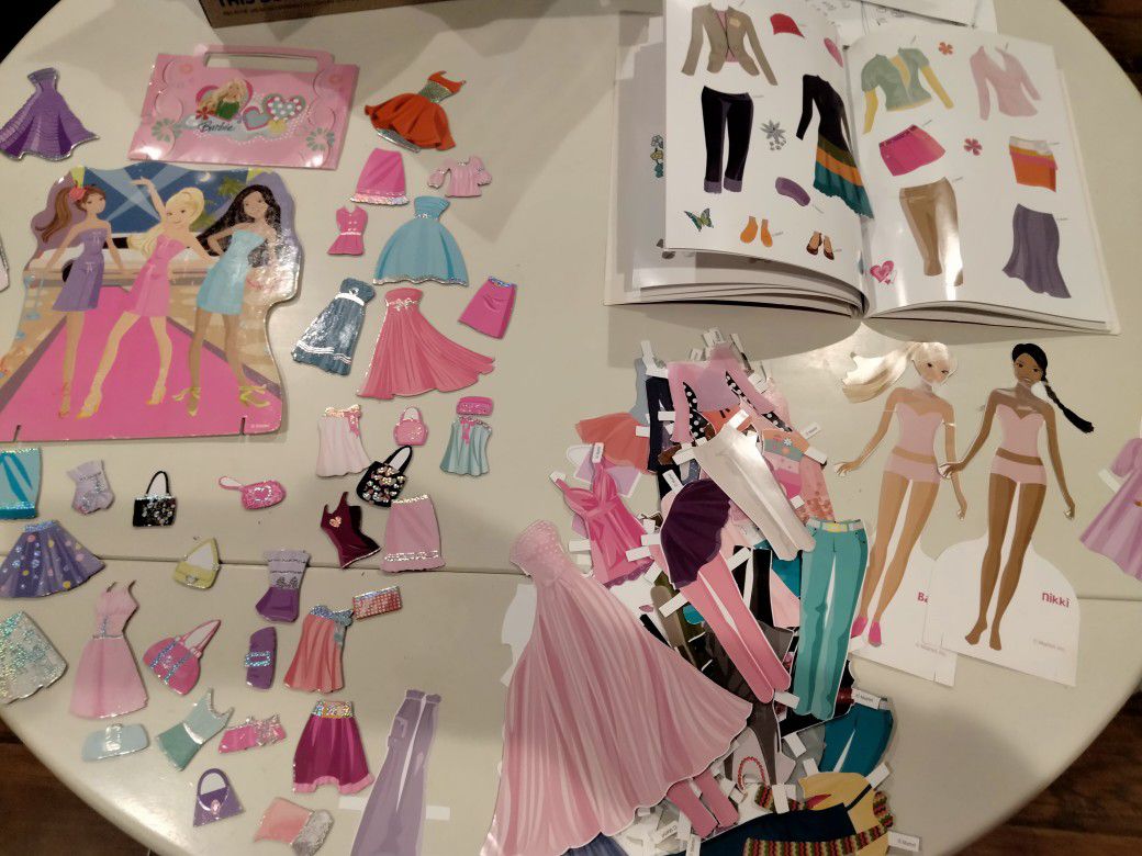 Barbie Paper And Magnetic Dolls