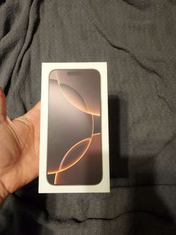 Iphone 16 pro max 256GB desert titanium unlocked