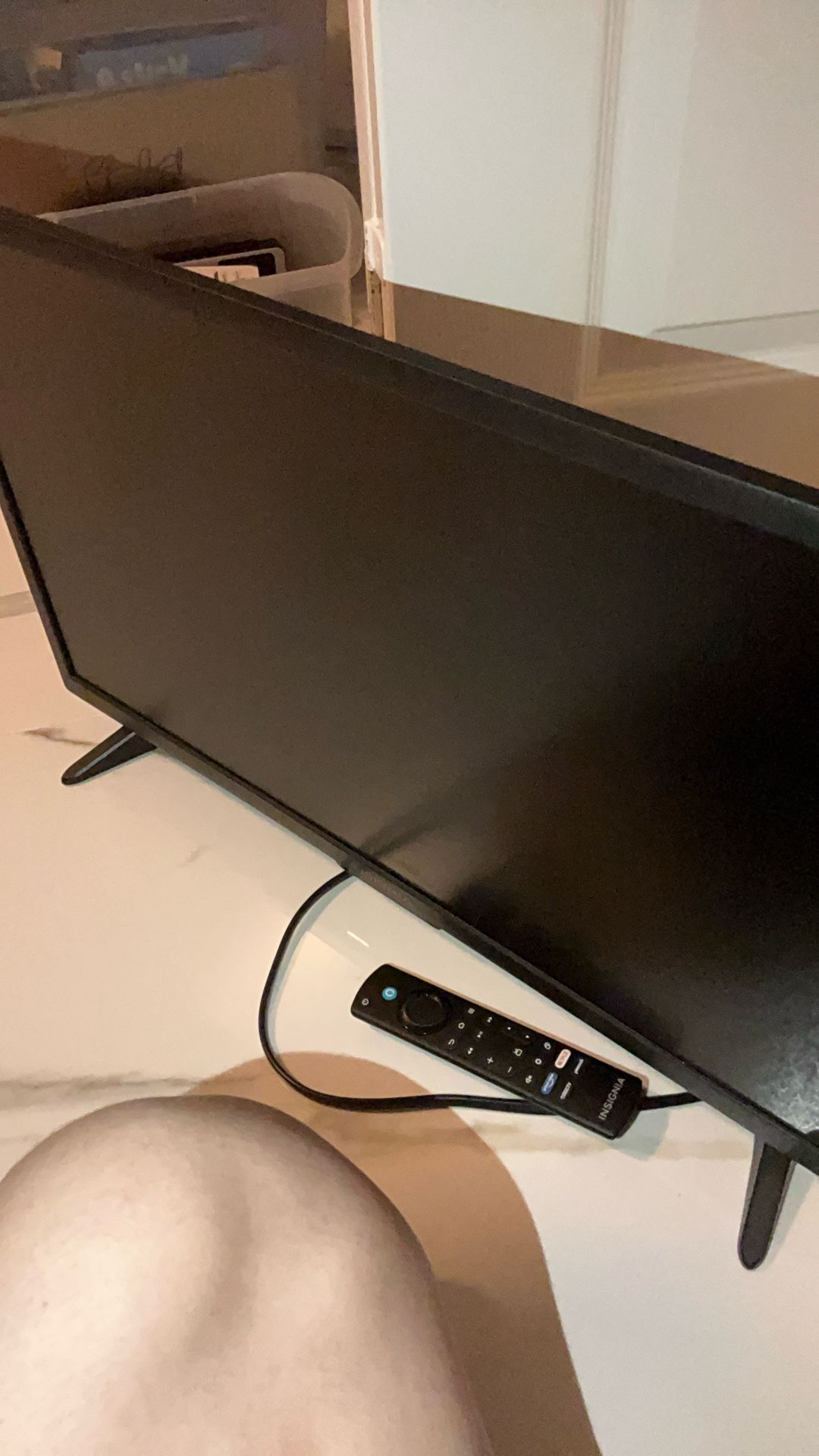 Insignia Smart Fire tv 24 Inches READ