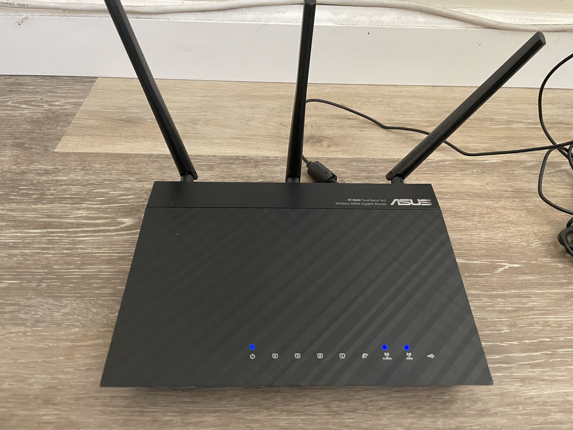 Asus RT-N66U 450 Mbps 4-port wireless Router 