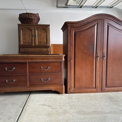FREE 2 Piece Armoire (Must Pickup Before 8 May)