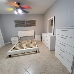 Bedroom Set *** Sold Separately Too ****** Juego De Cuarto **** Se Puede Vender Por Separado ***