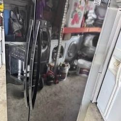 Kenmore Refrigerator Side By Side With Water And Ice Dispensers