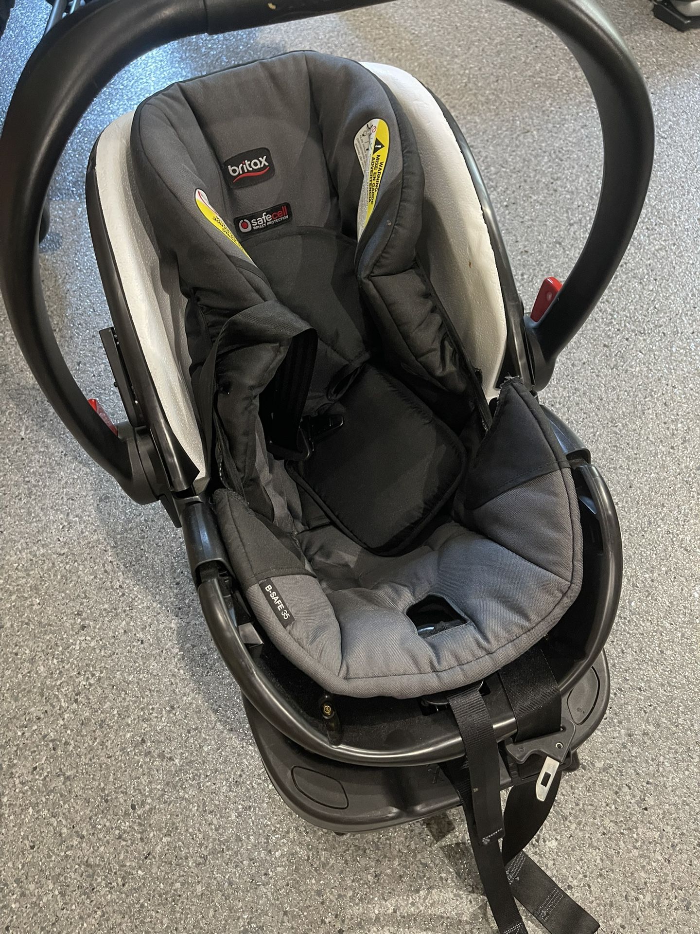 Britax B-Safe 35 infant car seat with Second Base
