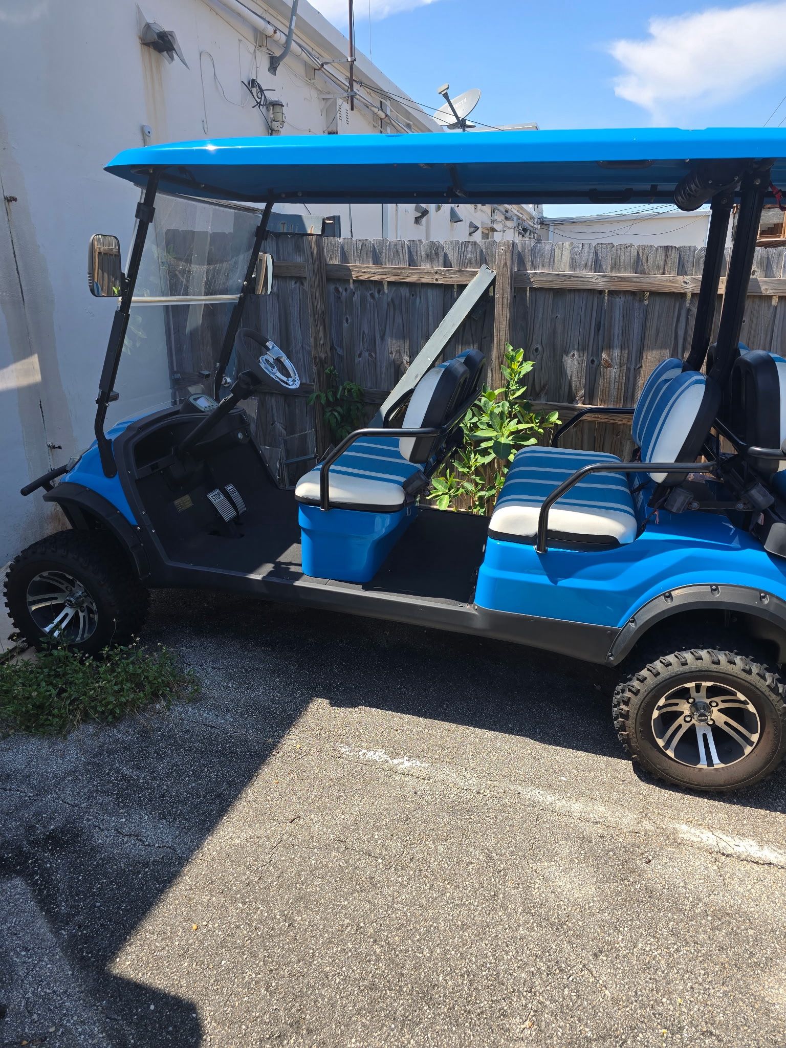 2021 Icon I6 6 Seater Golf Cart 